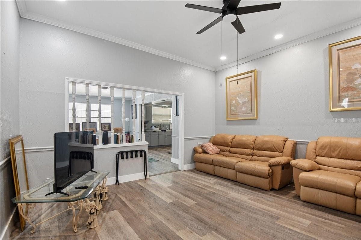 Single Family Residence at 3001 W CHESTNUT ST, TAMPA, photo 4 of 25