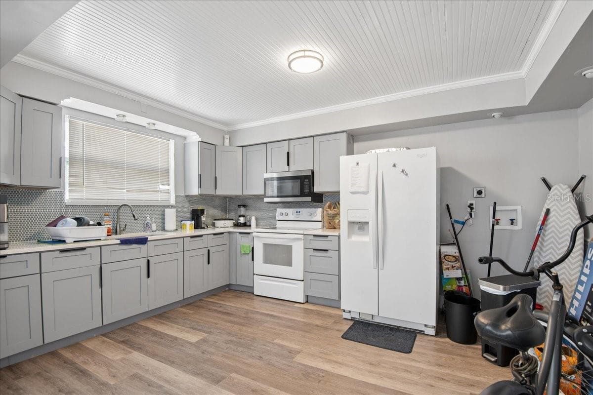 Single Family Residence at 3001 W CHESTNUT ST, TAMPA, photo 8 of 25