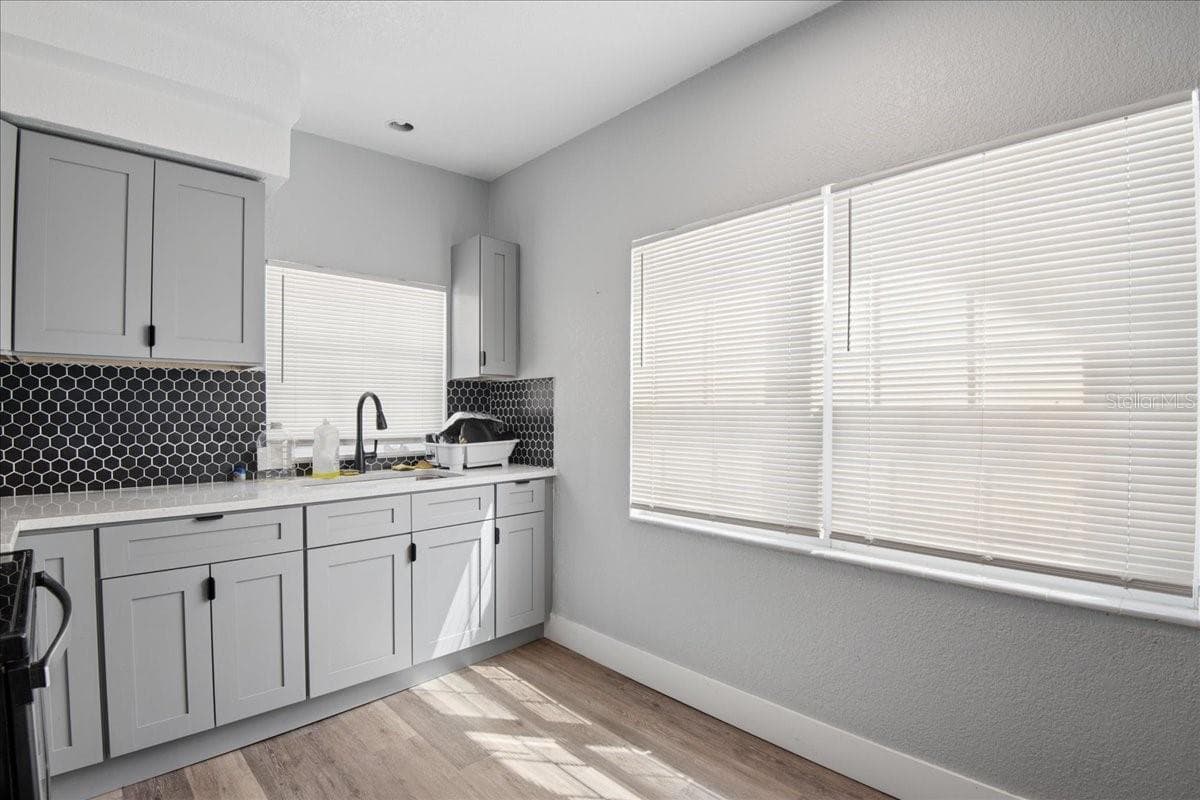 Single Family Residence at 3001 W CHESTNUT ST, TAMPA, photo 21 of 25
