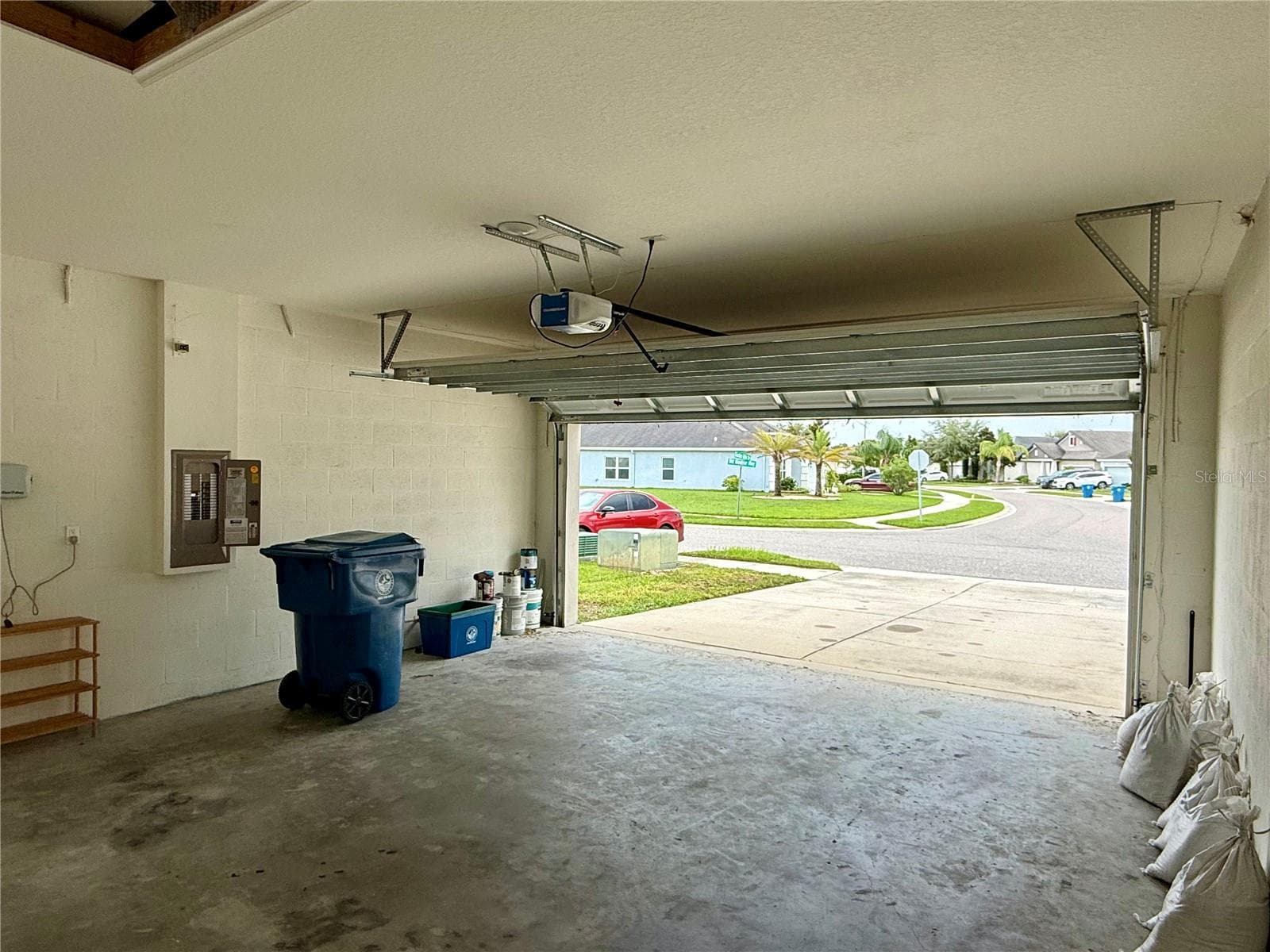 Garage - 571 OLD WINDSOR WAY, SPRING HILL