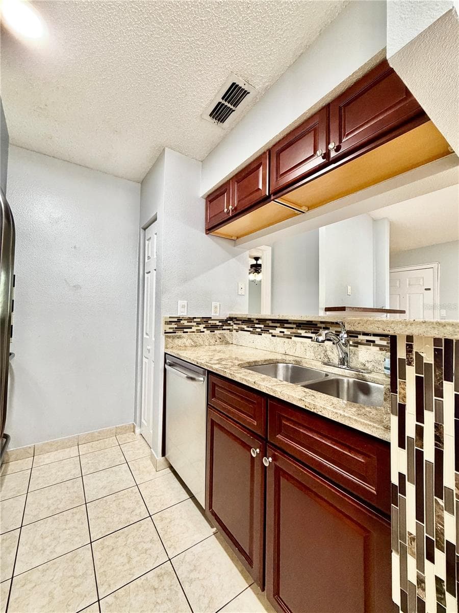 Condominium at 8643 MALLARD RESERVE DR #202, TAMPA, photo 7 of 41