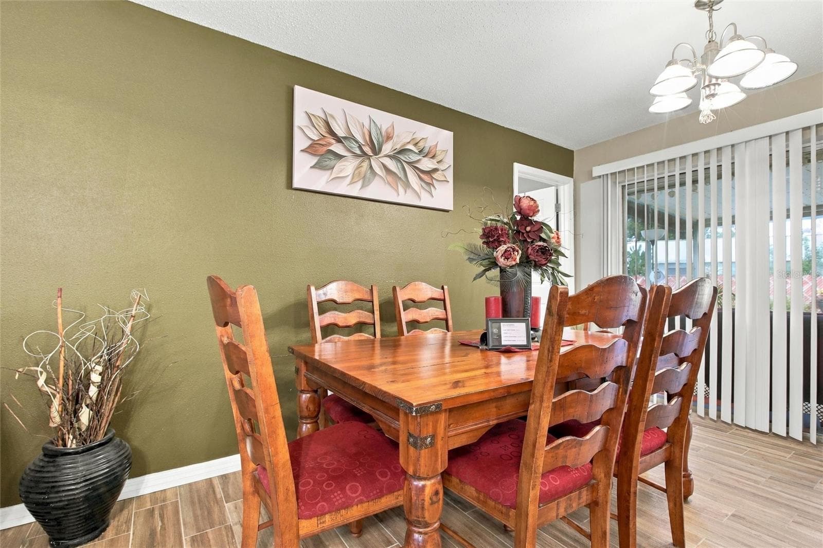 Single Family Residence at 313 ROBIN HILL DR, ALTAMONTE SPRINGS, photo 8 of 31