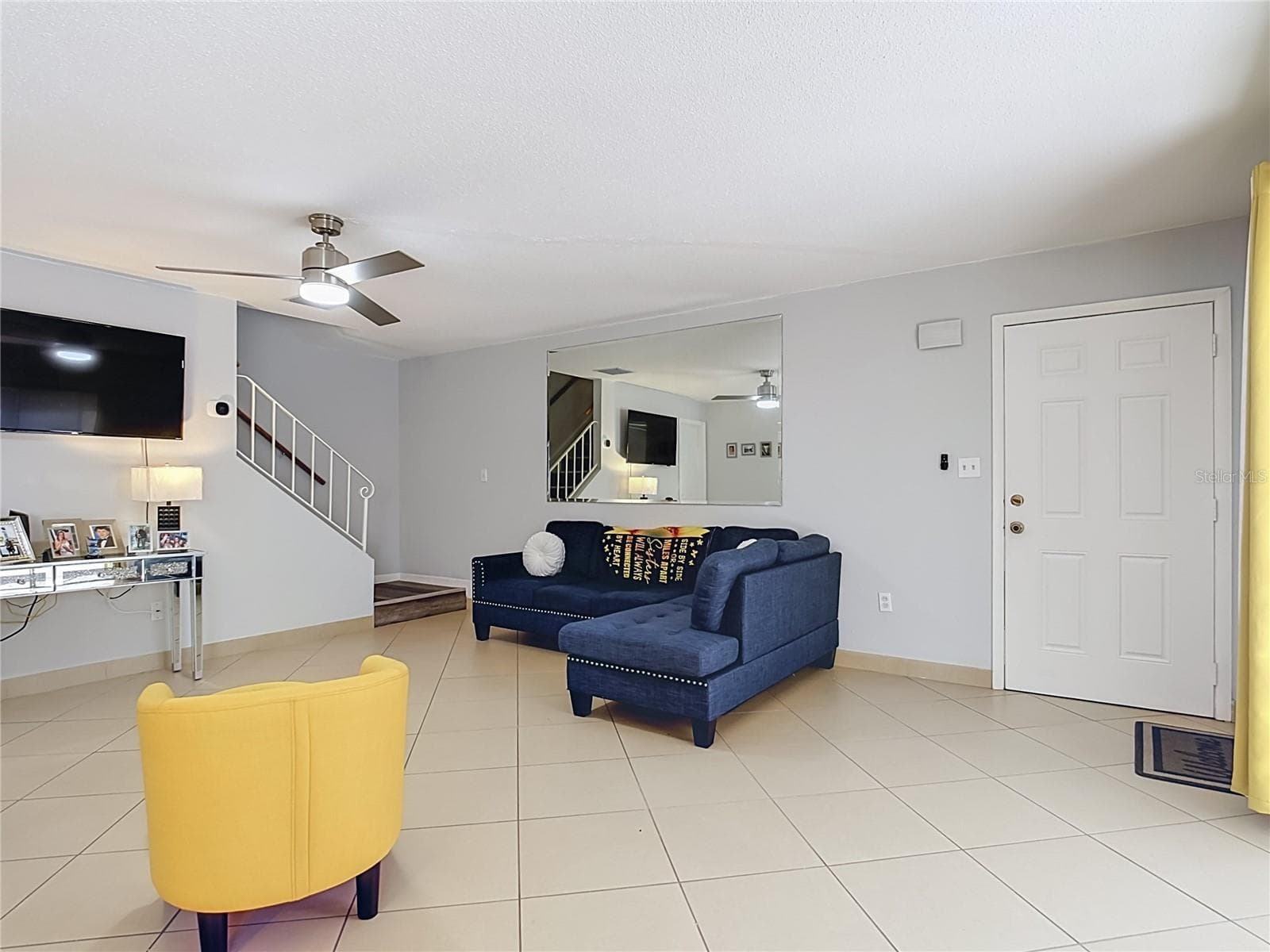 Comfortable living space - 1106 SPRING MEADOW DR, KISSIMMEE