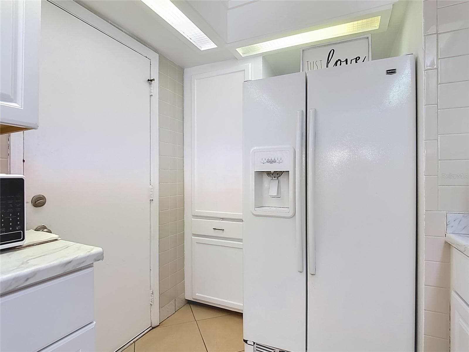 Side-by-side refrigerator - 1106 SPRING MEADOW DR, KISSIMMEE