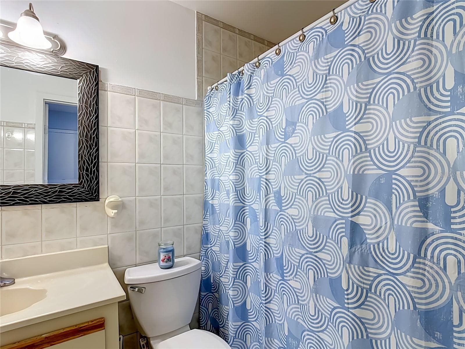 Full bathroom with tub and shower. - 1106 SPRING MEADOW DR, KISSIMMEE