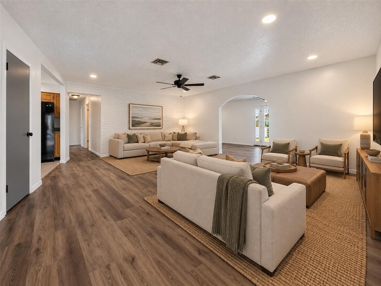 virtually staged - 4014 ALABAMA AVE NE, ST PETERSBURG