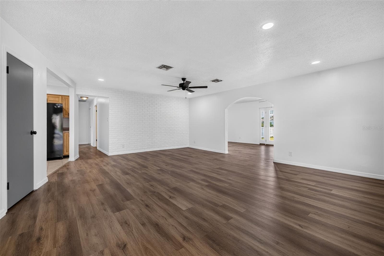 Single Family Residence at 4014 ALABAMA AVE NE, ST PETERSBURG, photo 3 of 38
