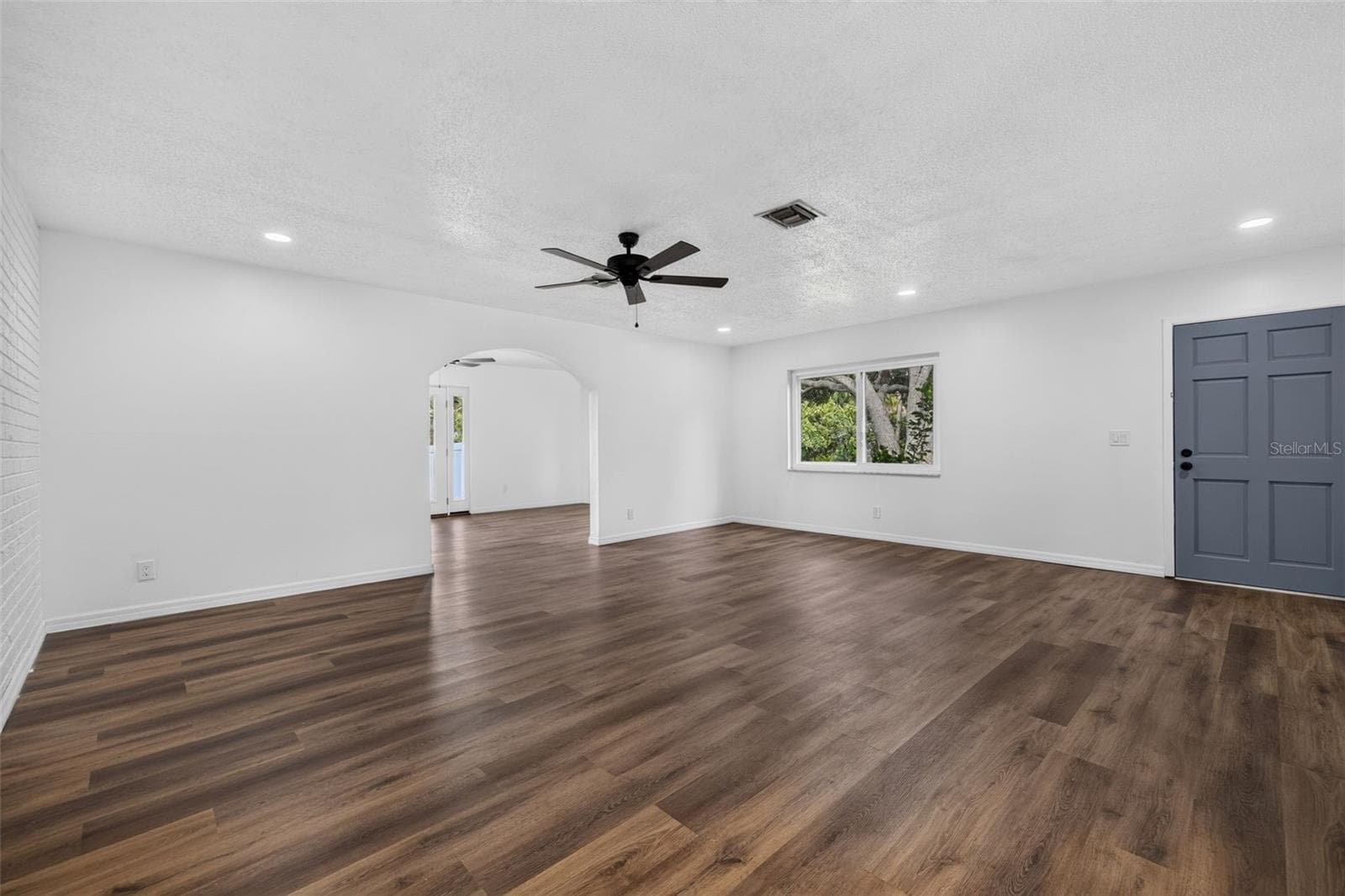 Single Family Residence at 4014 ALABAMA AVE NE, ST PETERSBURG, photo 5 of 38