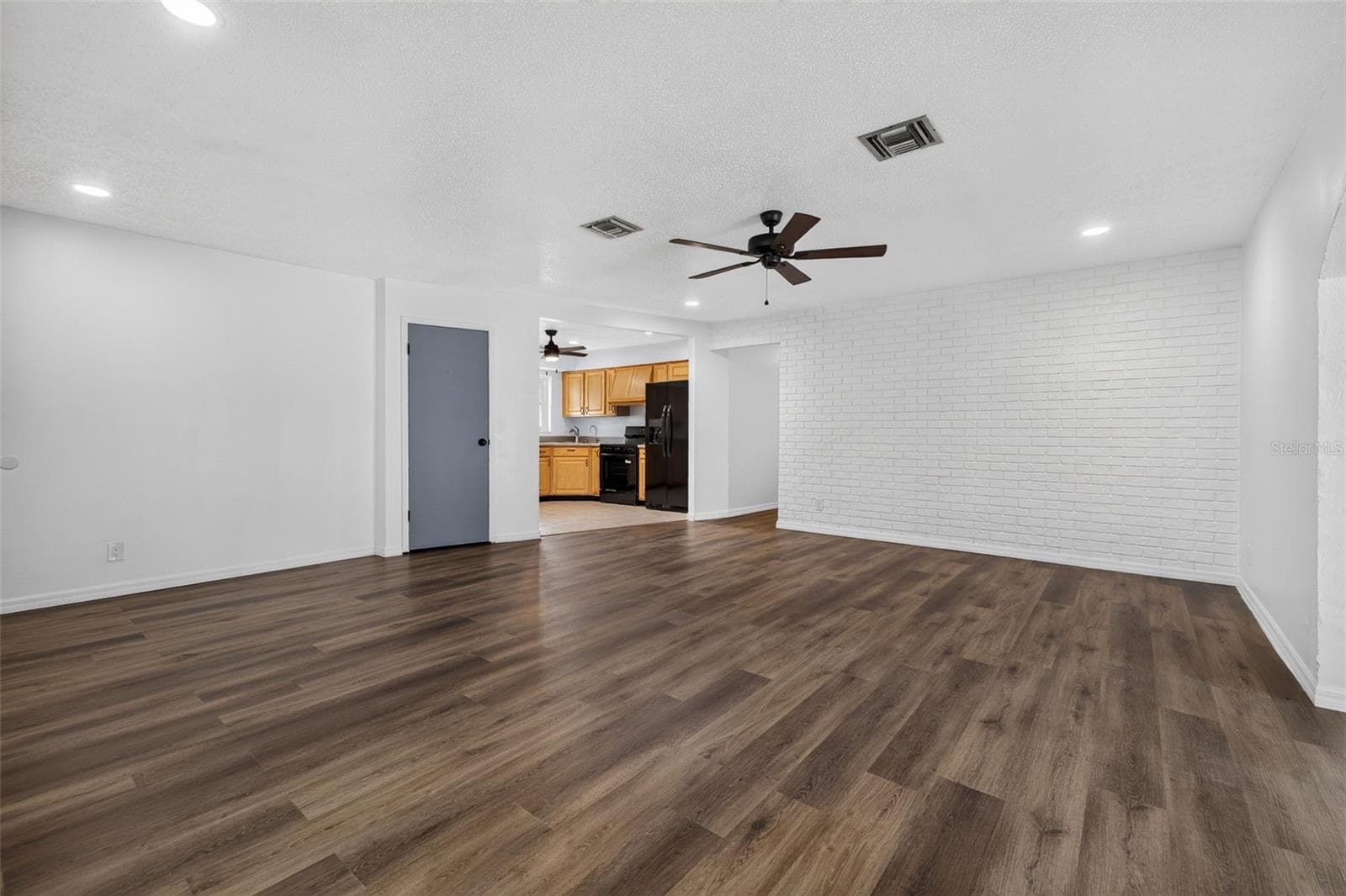 Single Family Residence at 4014 ALABAMA AVE NE, ST PETERSBURG, photo 6 of 38