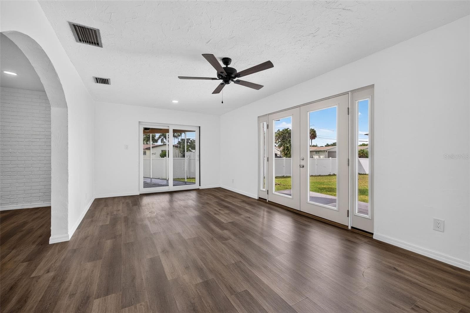 Single Family Residence at 4014 ALABAMA AVE NE, ST PETERSBURG, photo 13 of 38