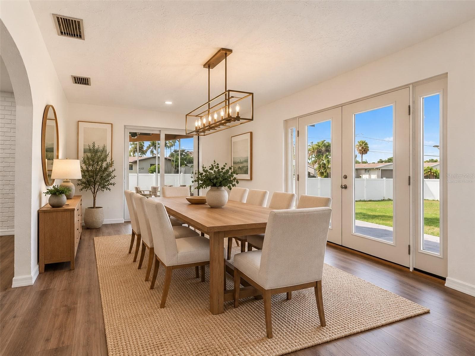 virtually staged - 4014 ALABAMA AVE NE, ST PETERSBURG