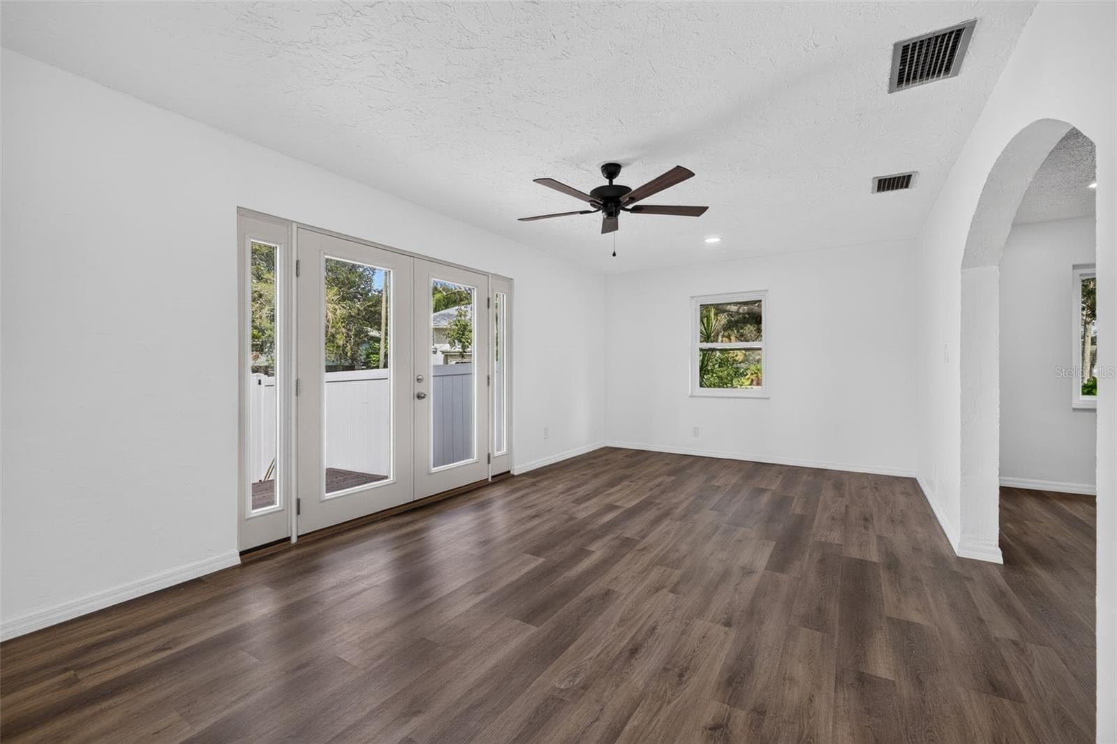 Single Family Residence at 4014 ALABAMA AVE NE, ST PETERSBURG, photo 15 of 38