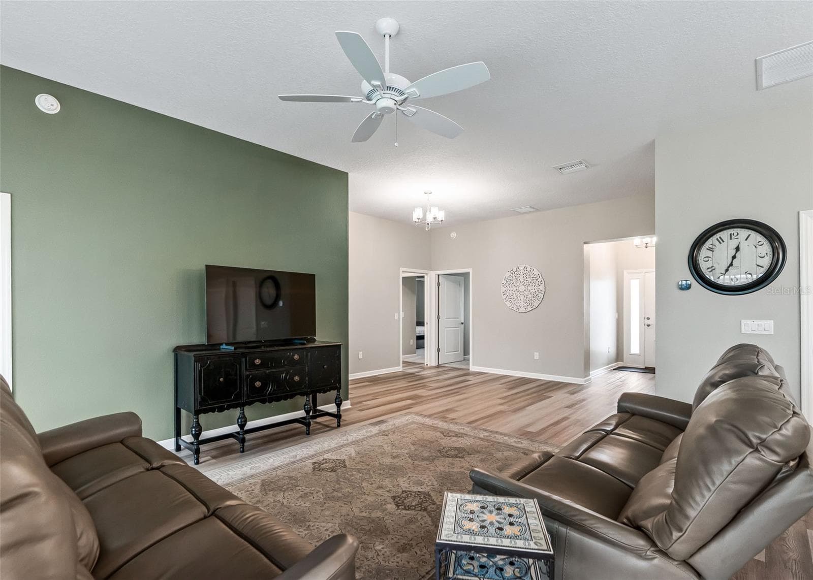Single Family Residence at 621 CHERRY CREEK WAY, THE VILLAGES, photo 9 of 40