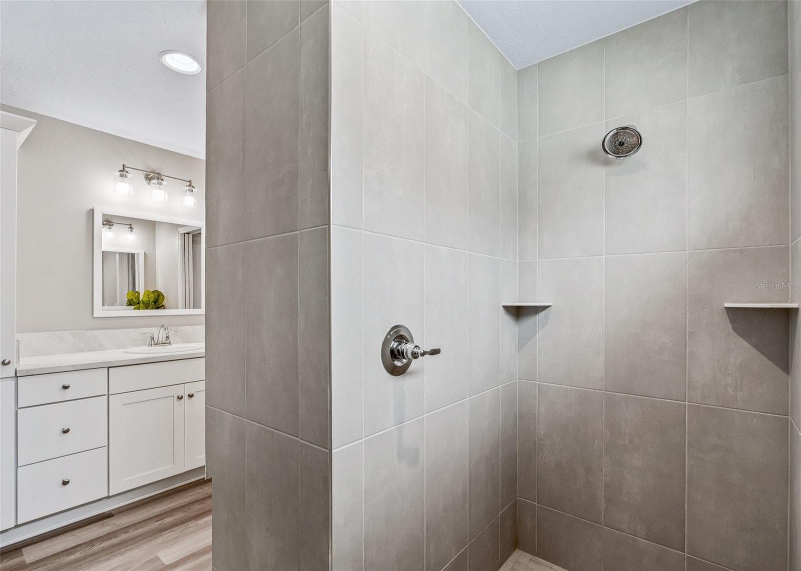 Roman Shower - 621 CHERRY CREEK WAY, THE VILLAGES