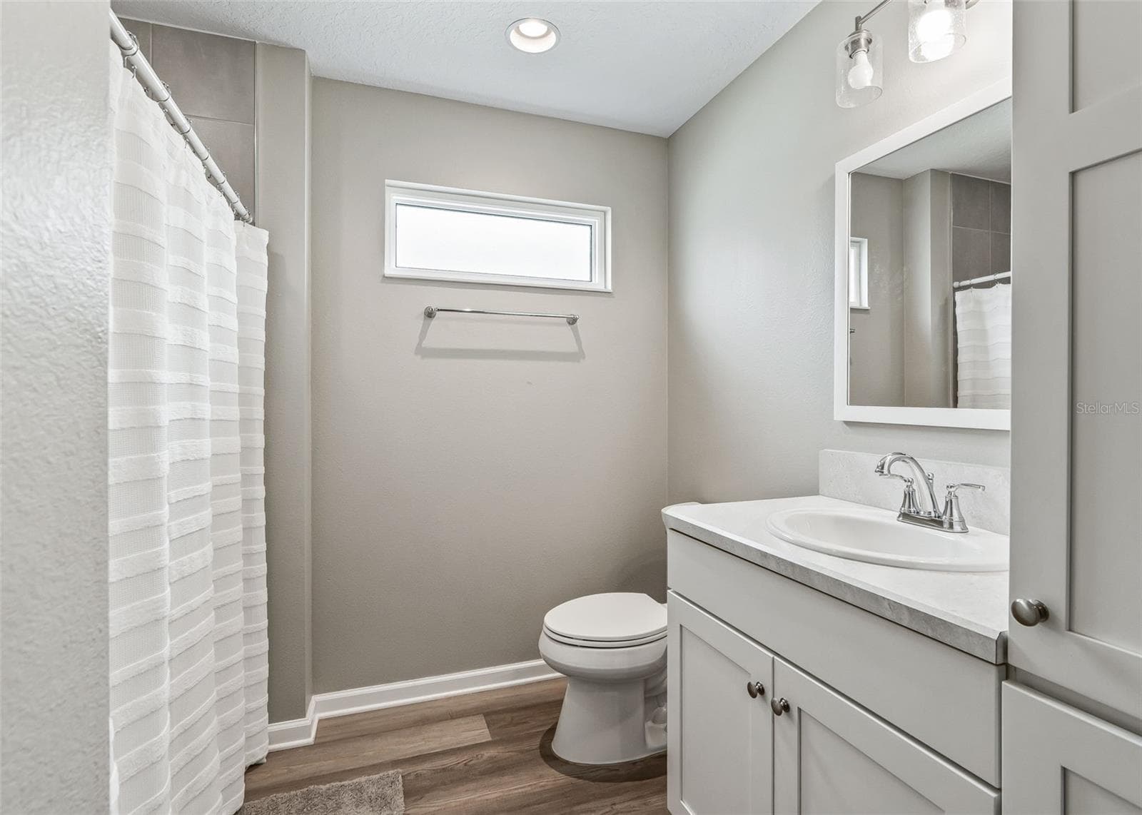 Second Bath with Shower tub combo - 621 CHERRY CREEK WAY, THE VILLAGES