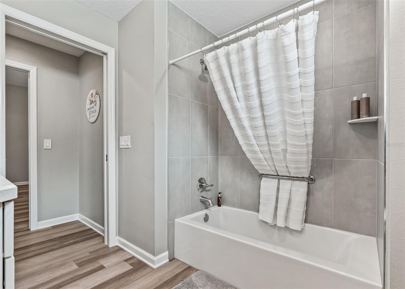 Second Bath with Shower tub combo - 621 CHERRY CREEK WAY, THE VILLAGES