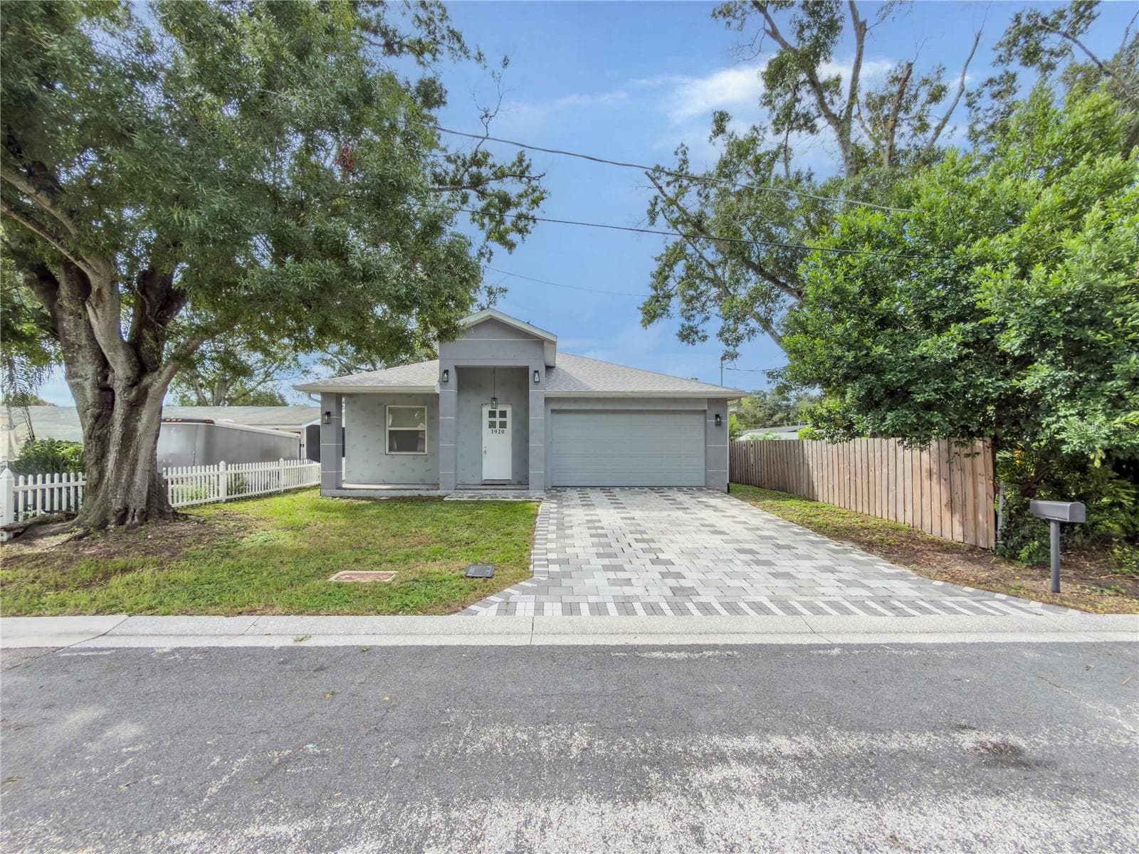 3920 W CRENSHAW ST