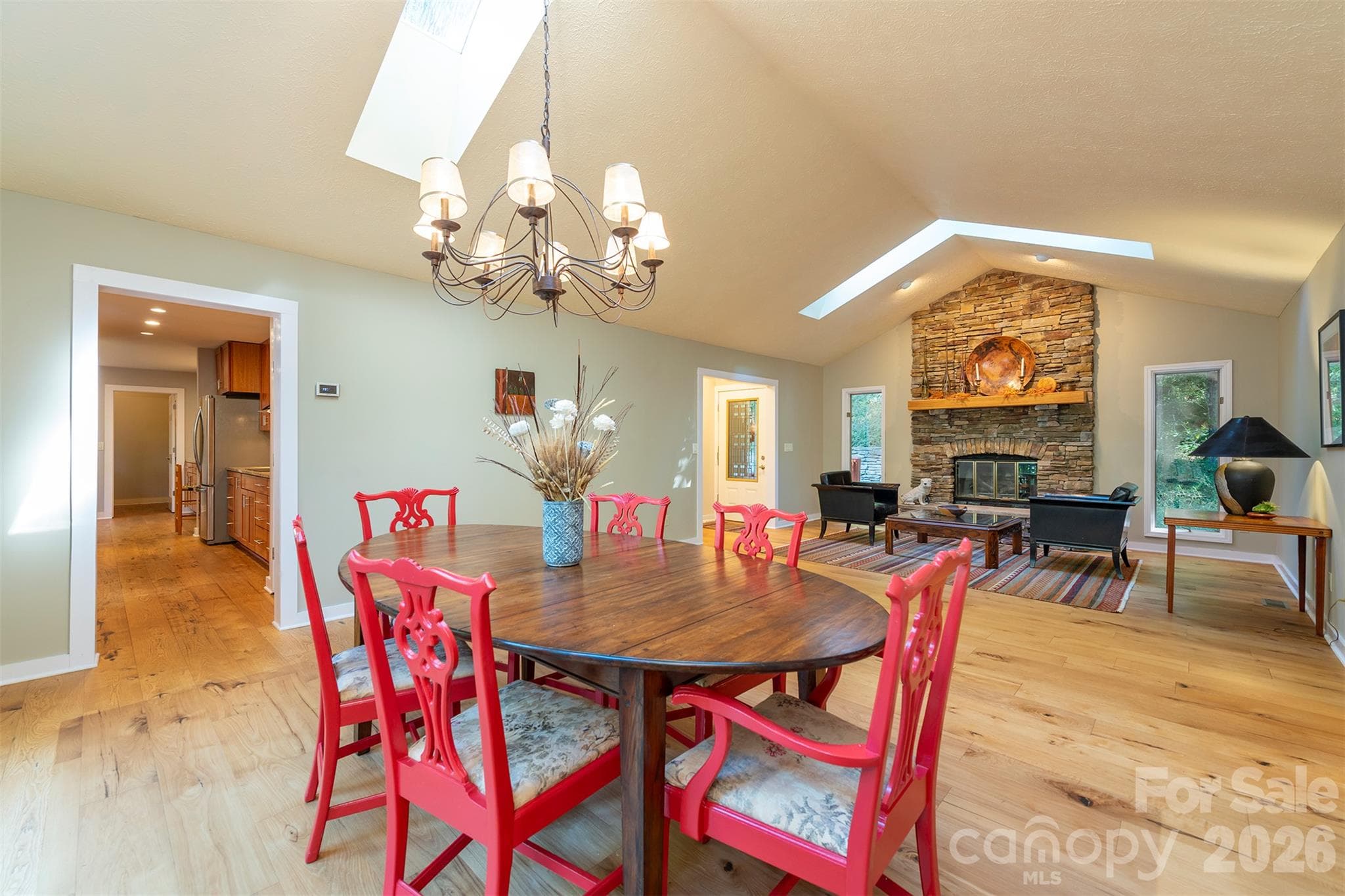 Single Family Residence at 190 Ridgeview Drive, Hendersonville, photo 7 of 44