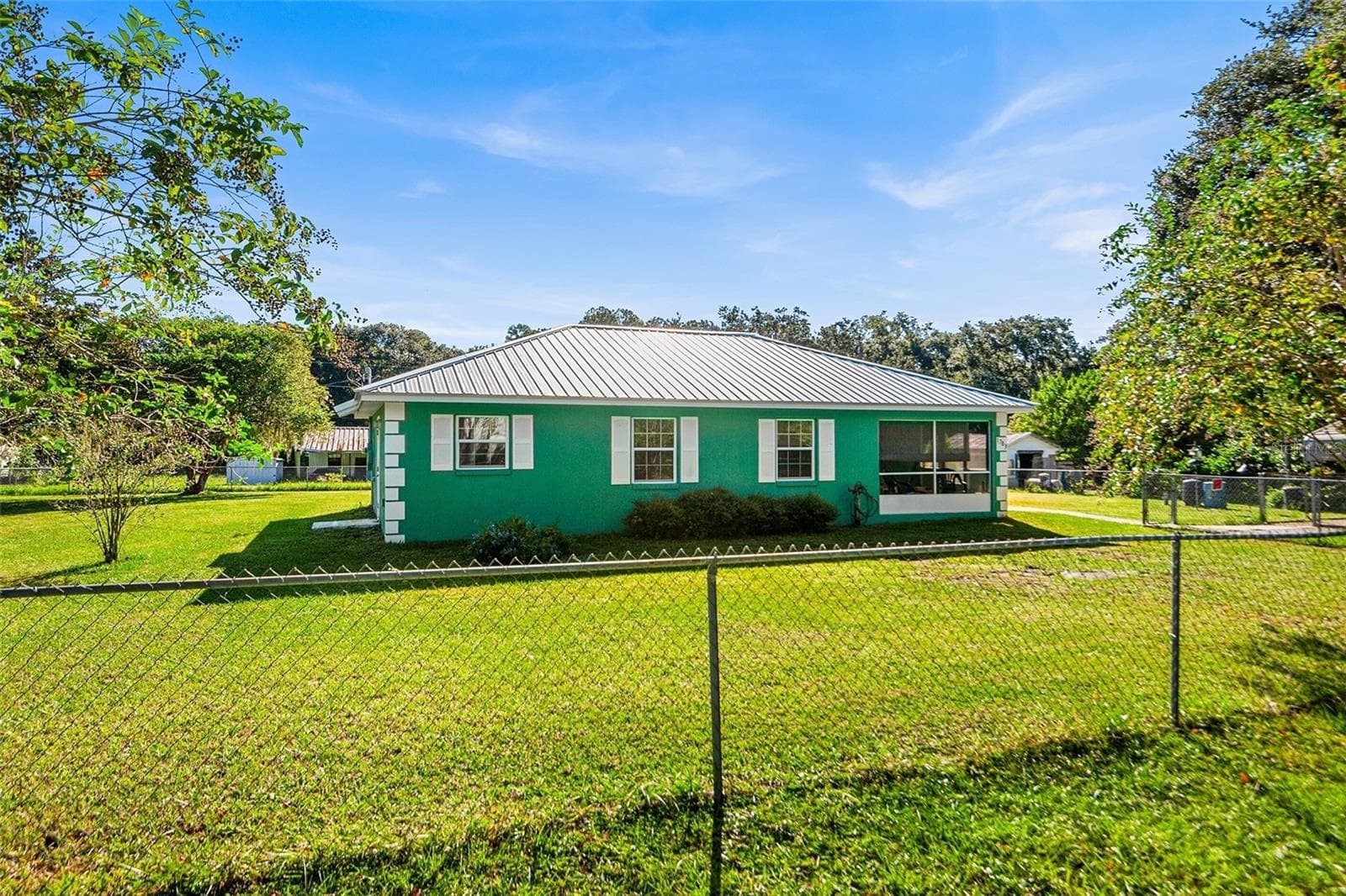 1703 OAKLAND RD W