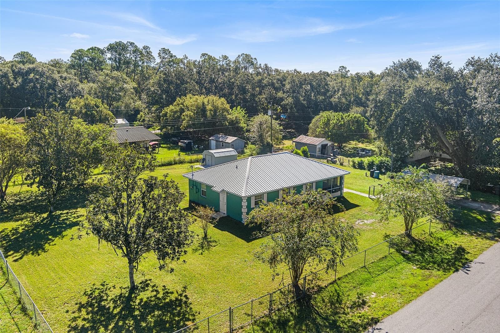 AERIAL VIEW OF HOME AND FULLY FENCED LOT - 1703 OAKLAND RD W, LAKELAND