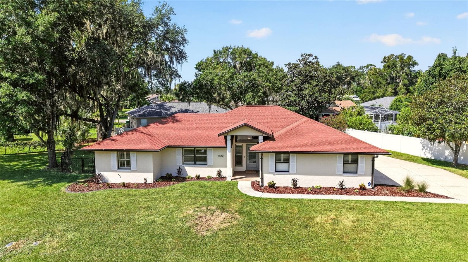 Single Family Residence at 11542 MOCKINGBIRD DR, DUNNELLON, photo 2 of 83