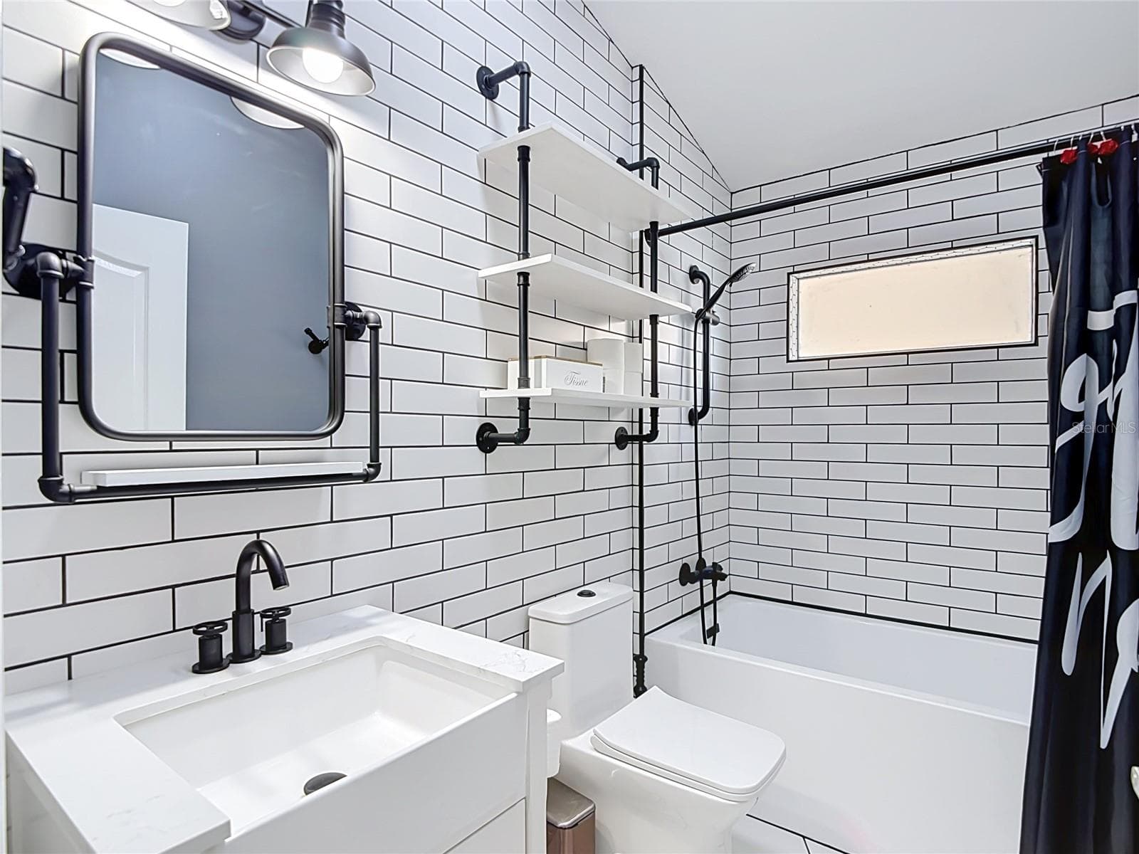 Guest Bathroom - 18316 CYPRESS HAVEN DR, TAMPA