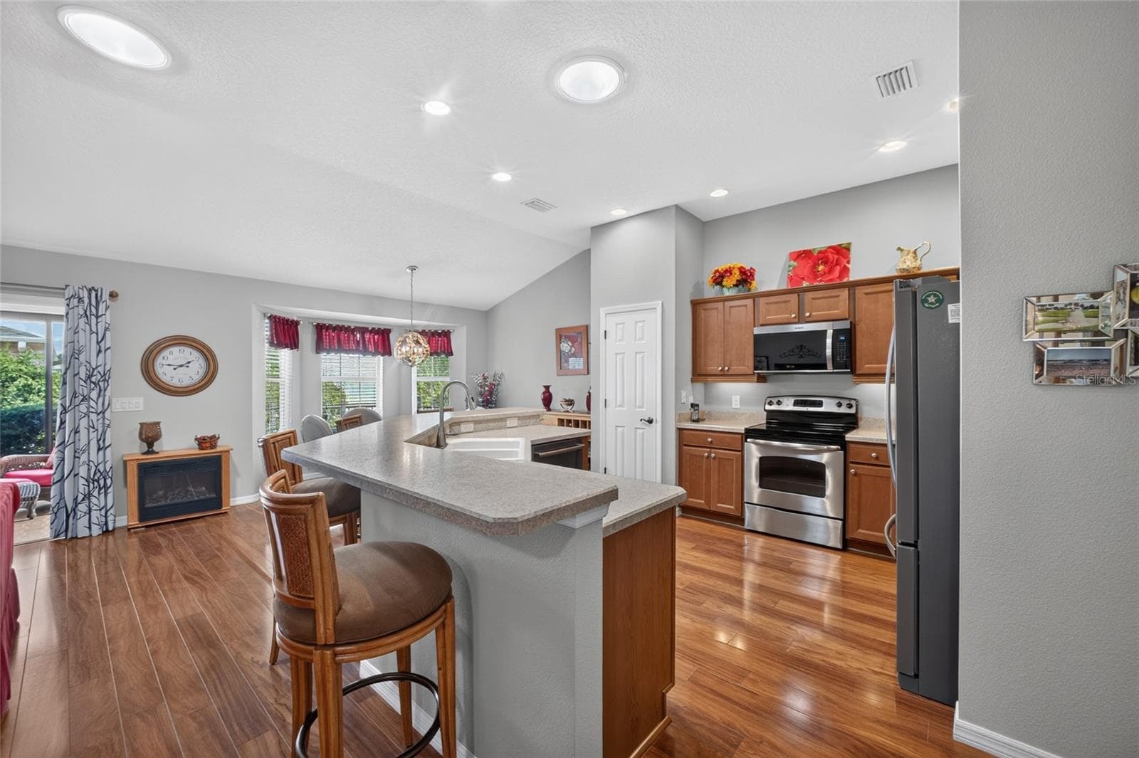 Single Family Residence at 1648 PENNECAMP DR, THE VILLAGES, photo 14 of 52