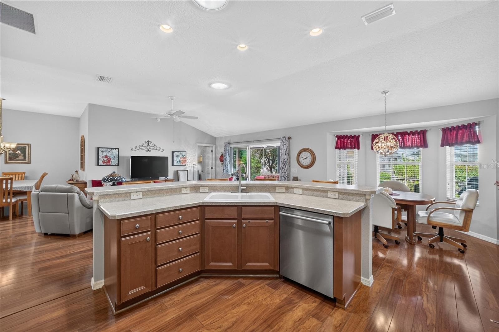 Single Family Residence at 1648 PENNECAMP DR, THE VILLAGES, photo 17 of 52
