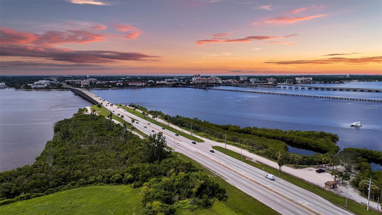 Road in front of the Building to Downtown Bradenton - 140 RIVIERA DUNES WAY #306, PALMETTO