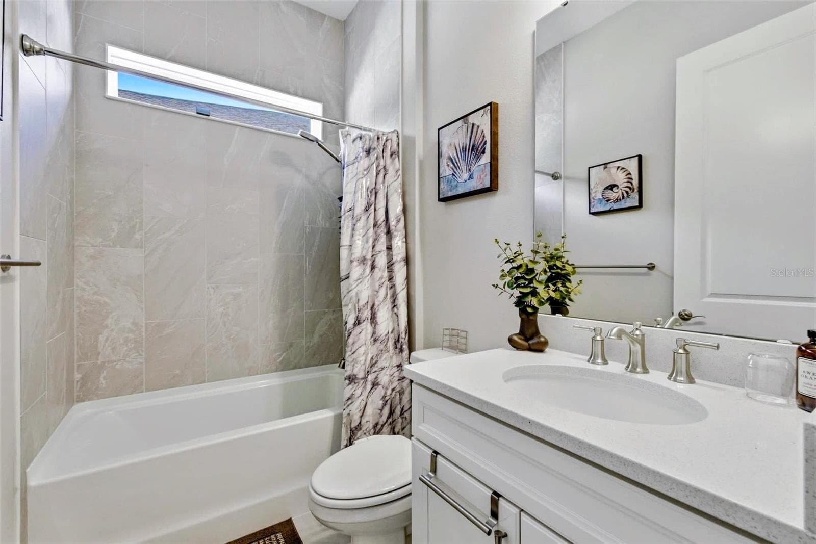 Guest Full Bath - 1999 LIMESTONE TRL, KISSIMMEE