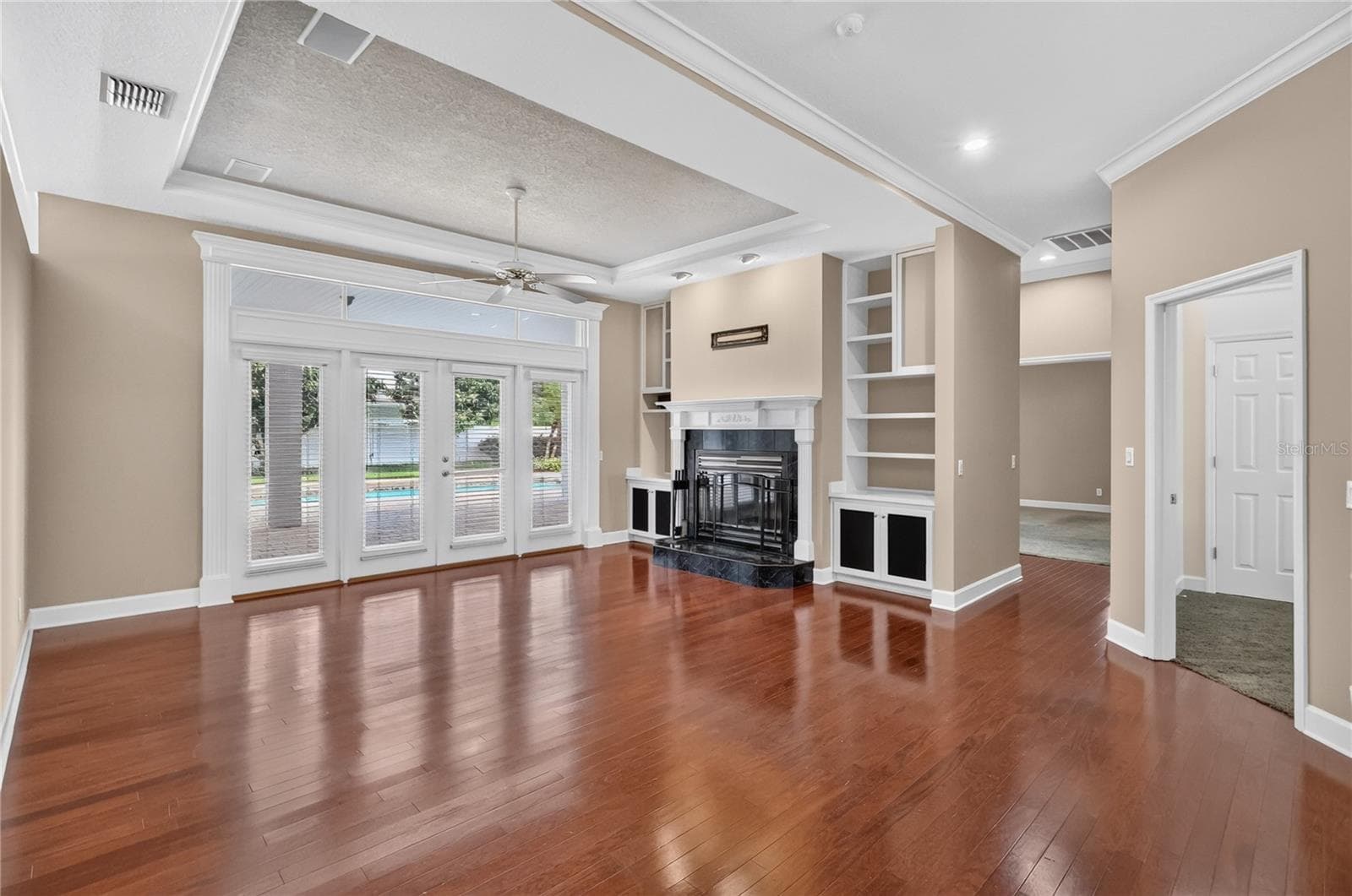 Family Room with Fireplace and Built In Shelving over looking the Pool - 734 HIGHLANDS PLACE BLVD, LAKELAND