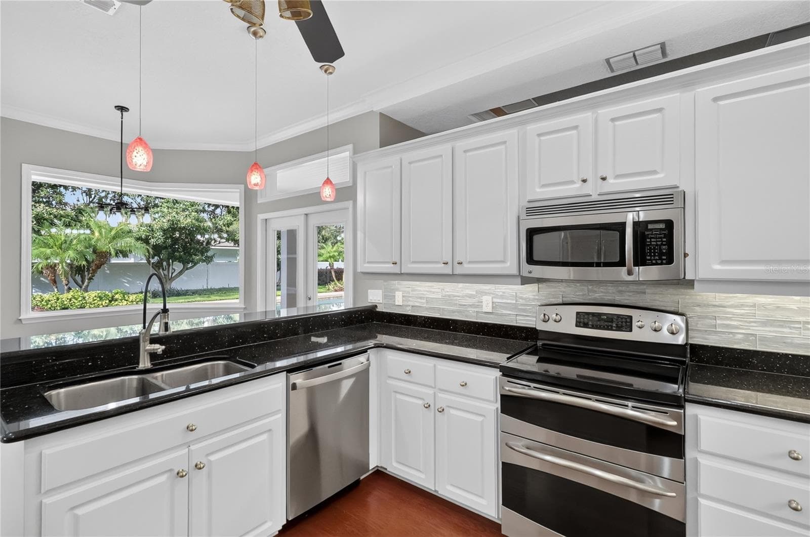 Kitchen with Stainless Steel Appliances - 734 HIGHLANDS PLACE BLVD, LAKELAND