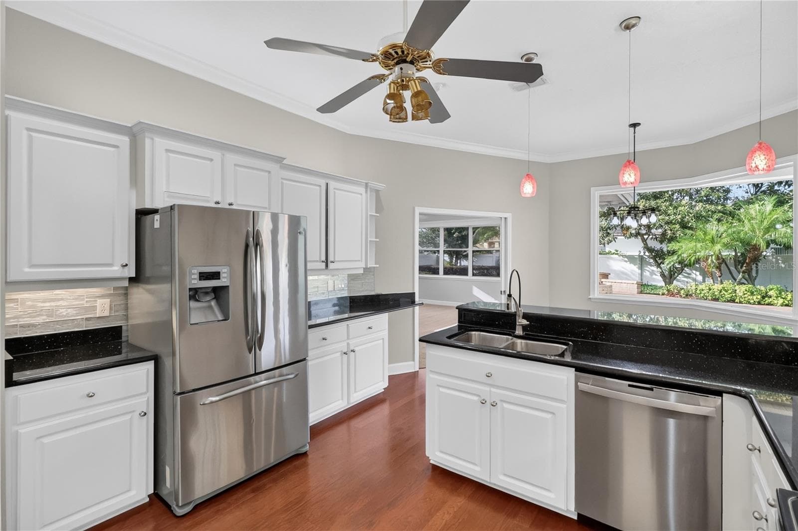 Kitchen with stainless steel appliances - 734 HIGHLANDS PLACE BLVD, LAKELAND