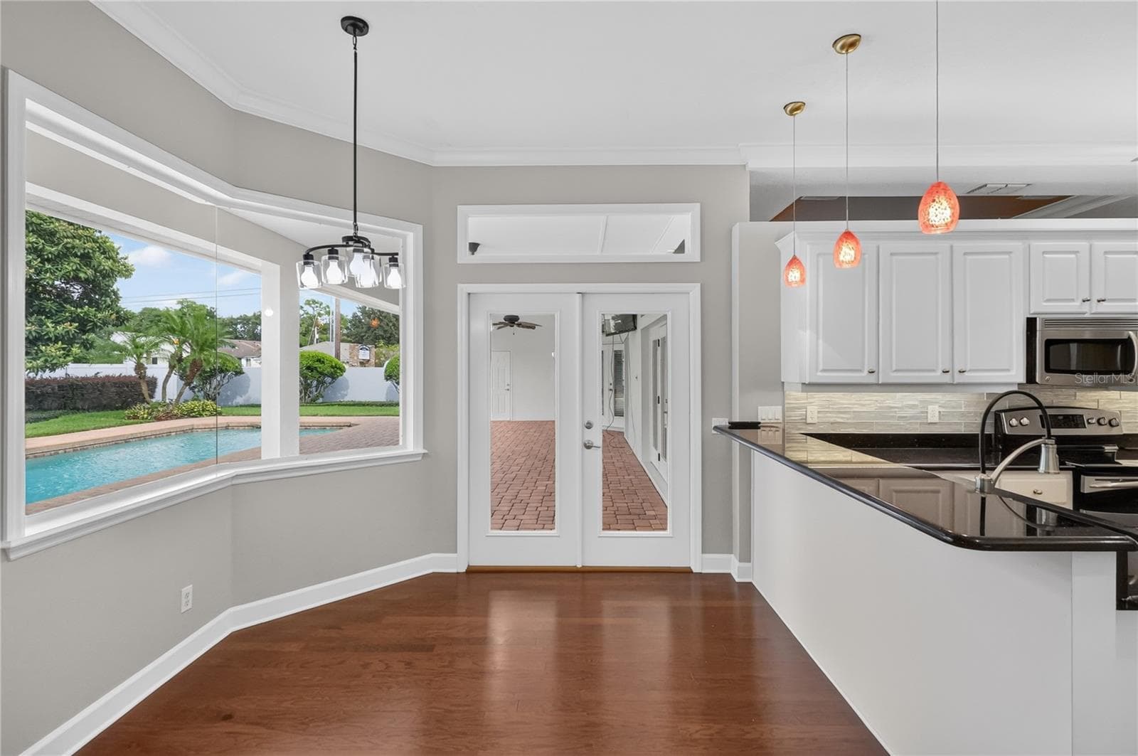 Dinette area overlooking the pool - 734 HIGHLANDS PLACE BLVD, LAKELAND