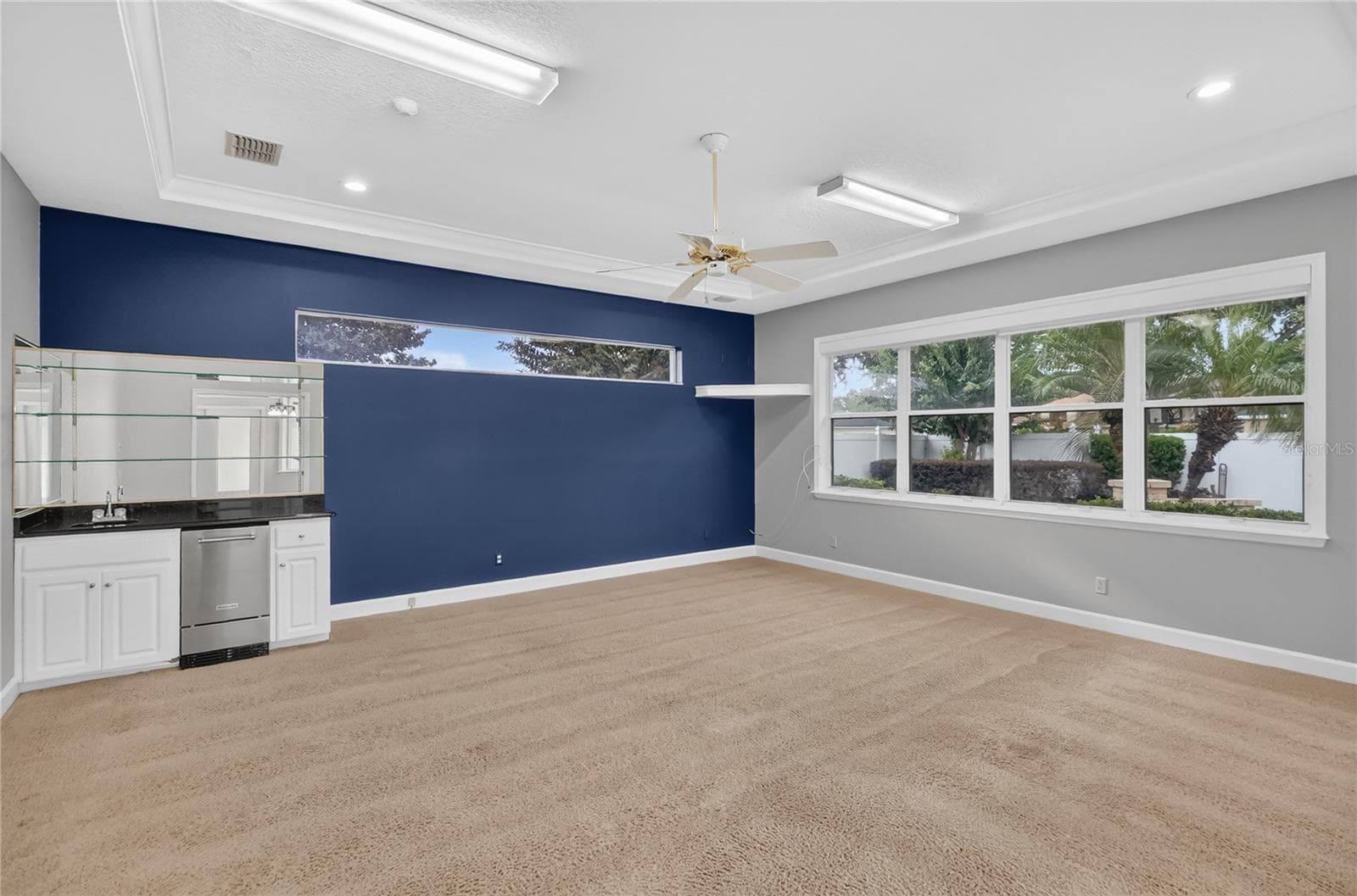 Game Room with Built in Bar area with ice maker - 734 HIGHLANDS PLACE BLVD, LAKELAND