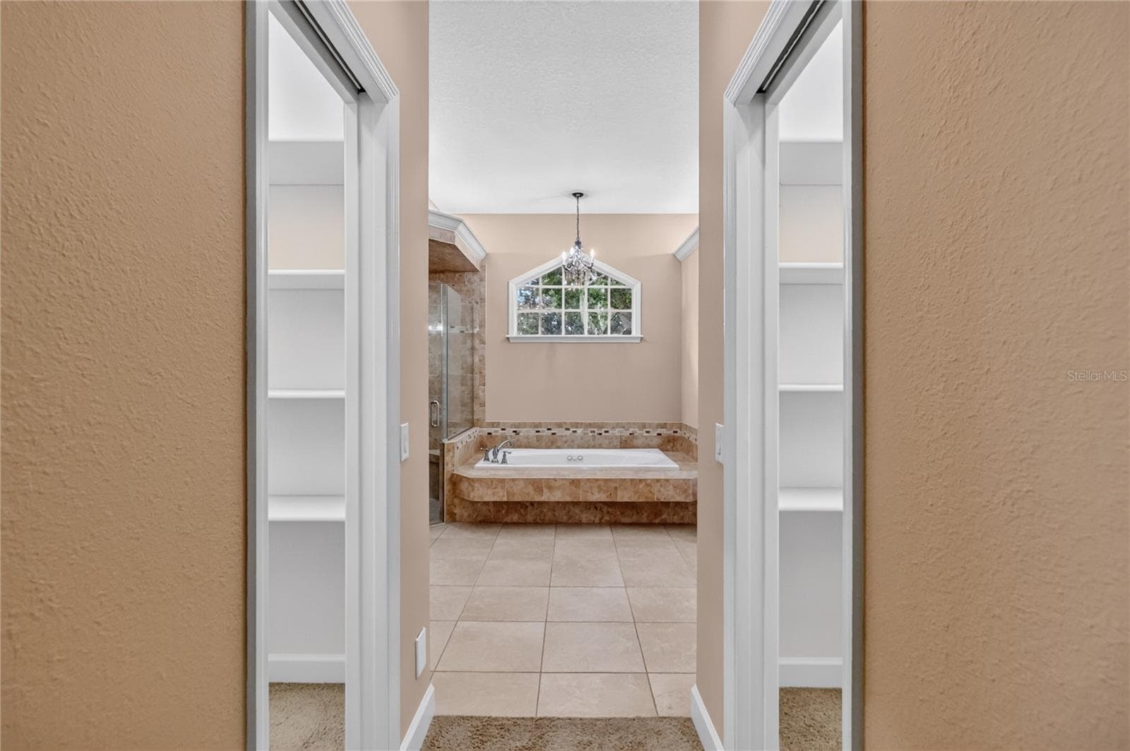 View of master bathroom - 734 HIGHLANDS PLACE BLVD, LAKELAND