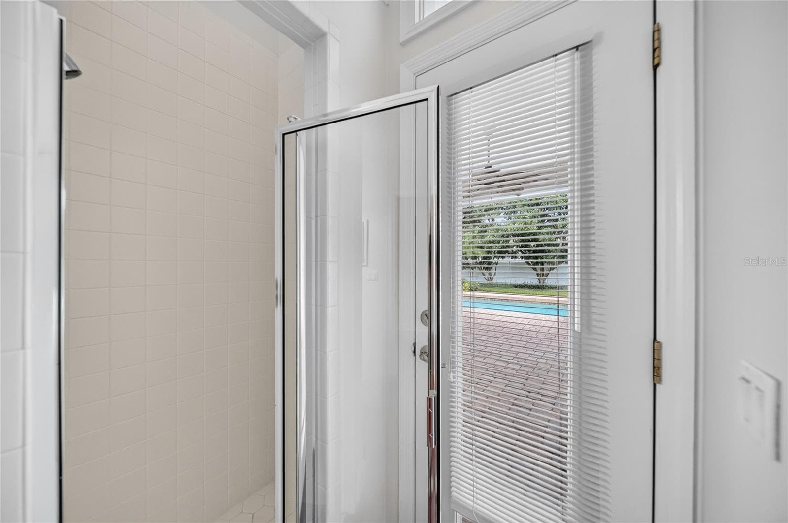 Walk In Shower - 734 HIGHLANDS PLACE BLVD, LAKELAND