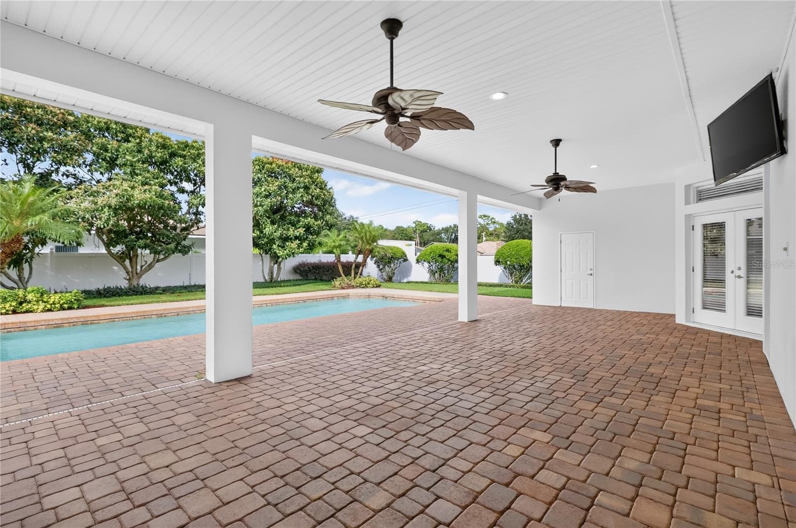 Under Cover Back Porch with TV - 734 HIGHLANDS PLACE BLVD, LAKELAND