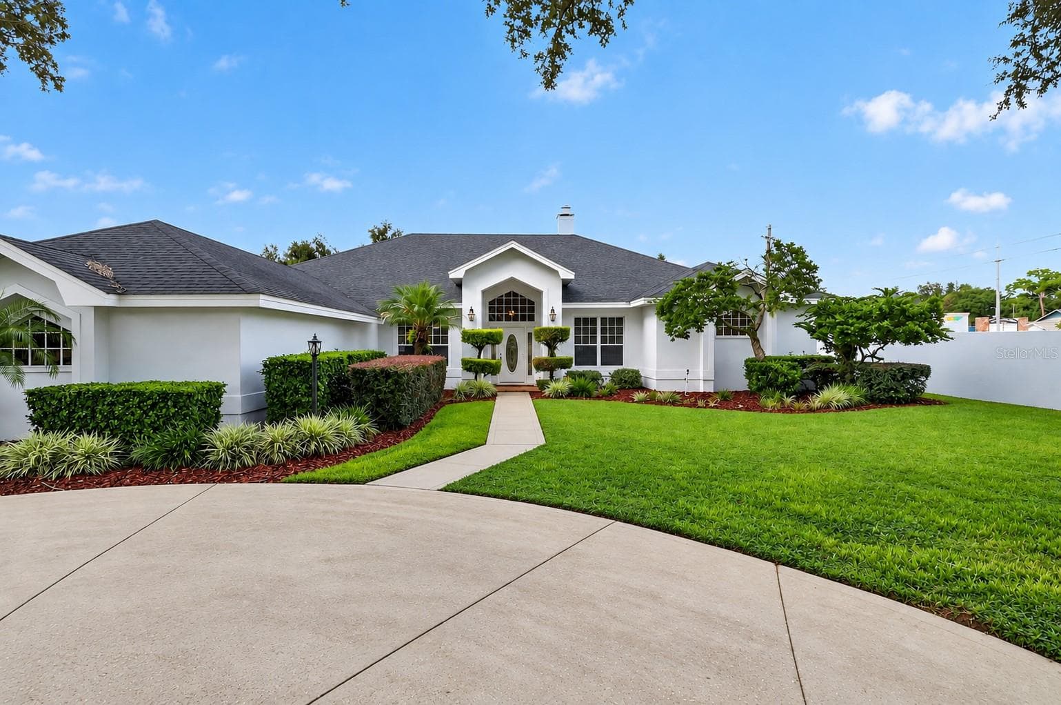 Circular Driveway - 734 HIGHLANDS PLACE BLVD, LAKELAND