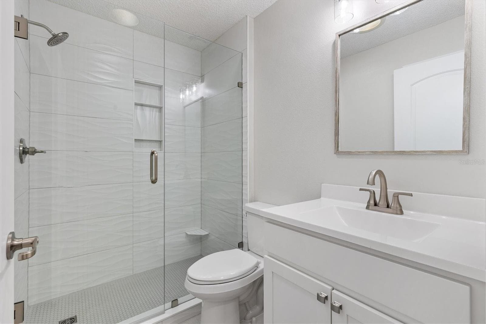 Guest Bath with Glass Enclosed Shower - 9595 SE 171ST ARGYLL ST, THE VILLAGES