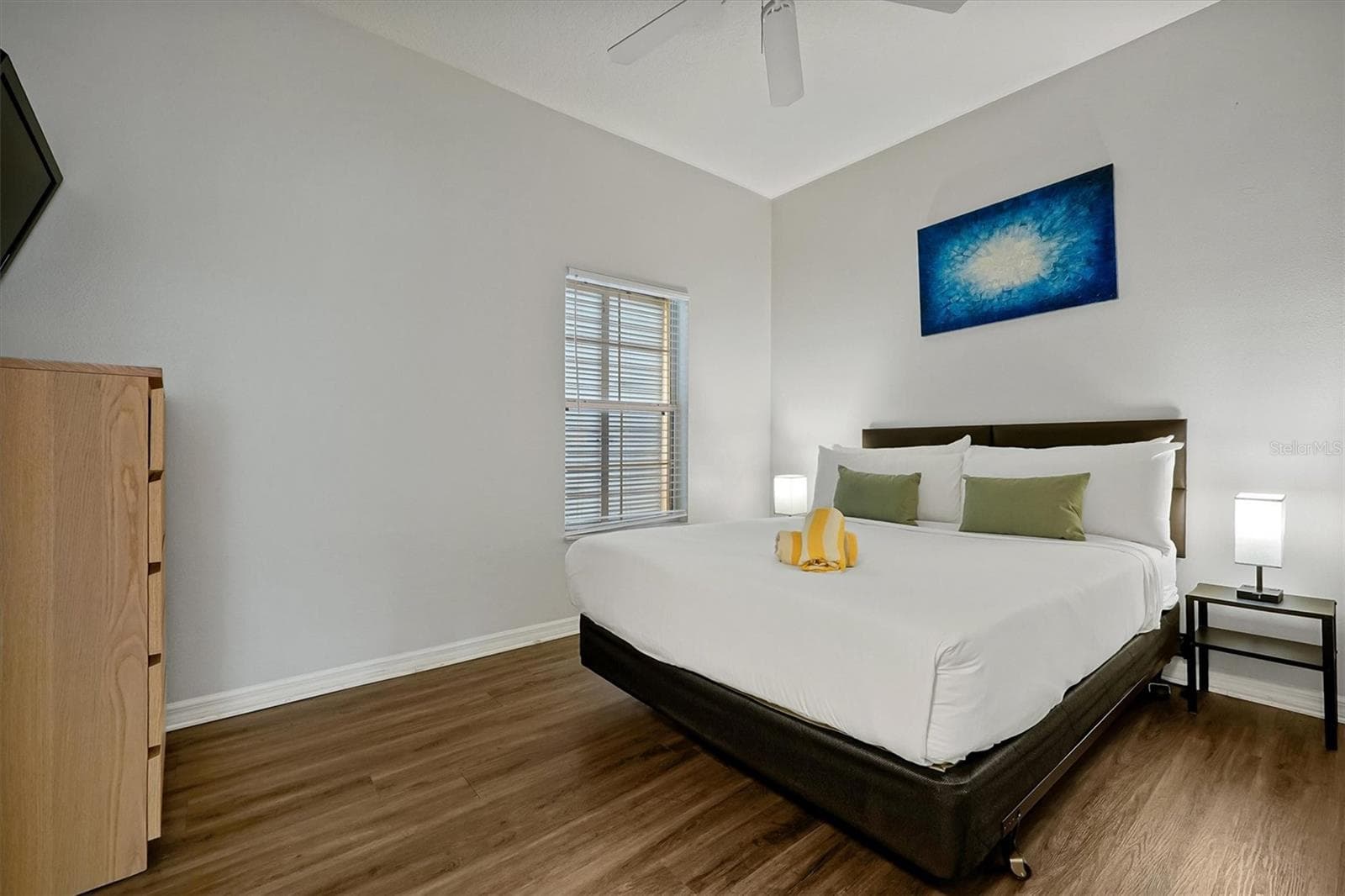 Downstairs bedroom with ensuite - 3151 YELLOW LANTANA LN, KISSIMMEE