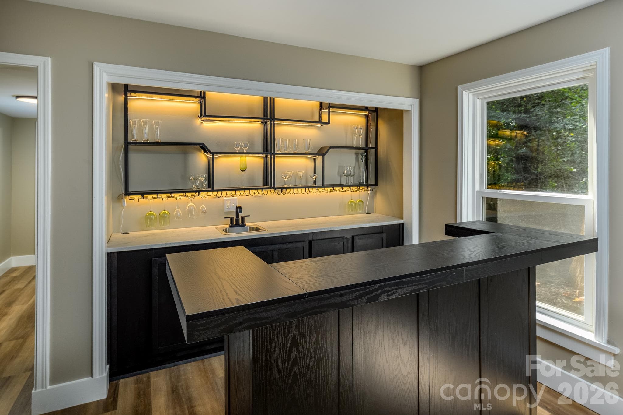 wet bar - 508 Berkshire Drive, Statesville