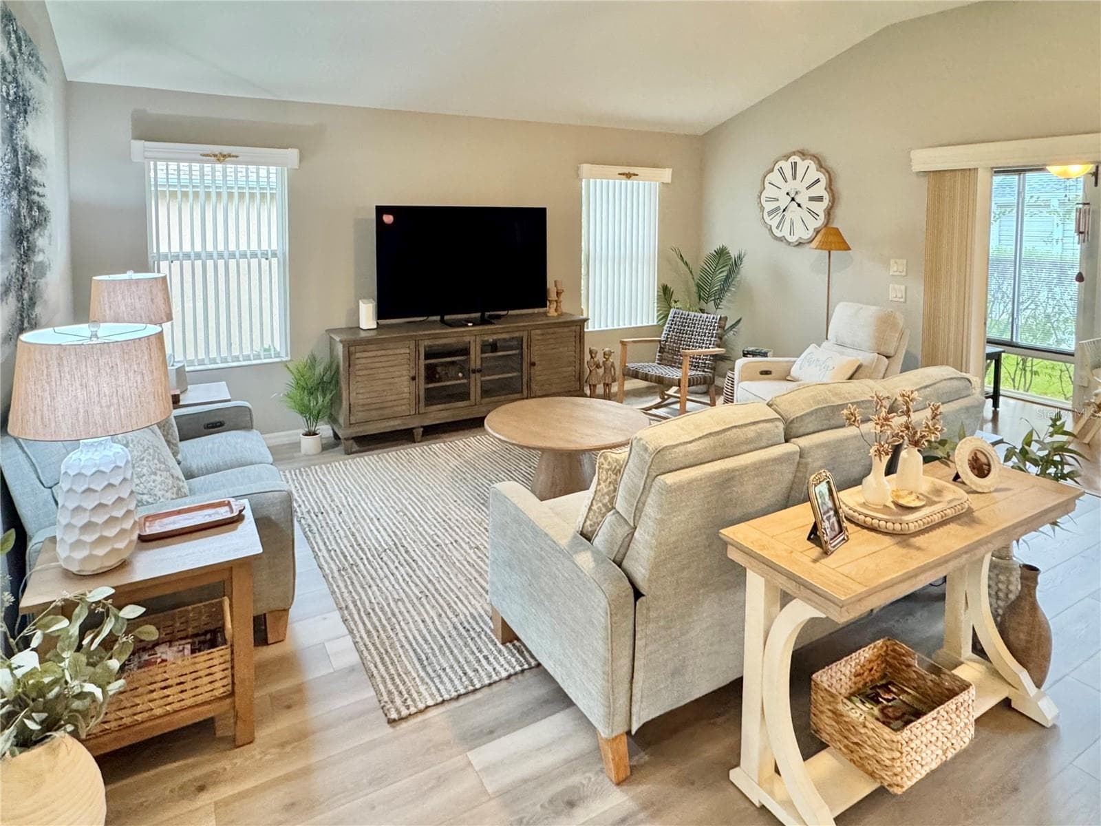 Single Family Residence at 1693 MOUNT CROGHAN TRL, THE VILLAGES, photo 10 of 33