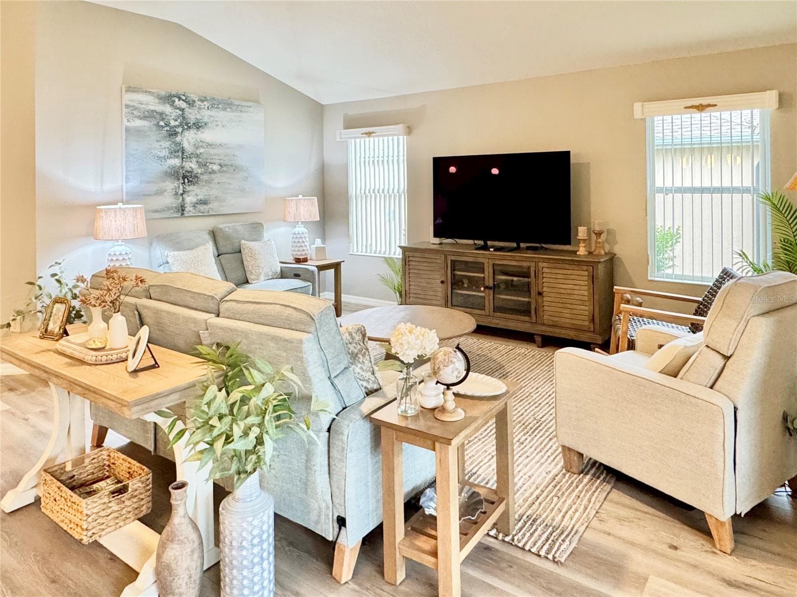 Single Family Residence at 1693 MOUNT CROGHAN TRL, THE VILLAGES, photo 11 of 33