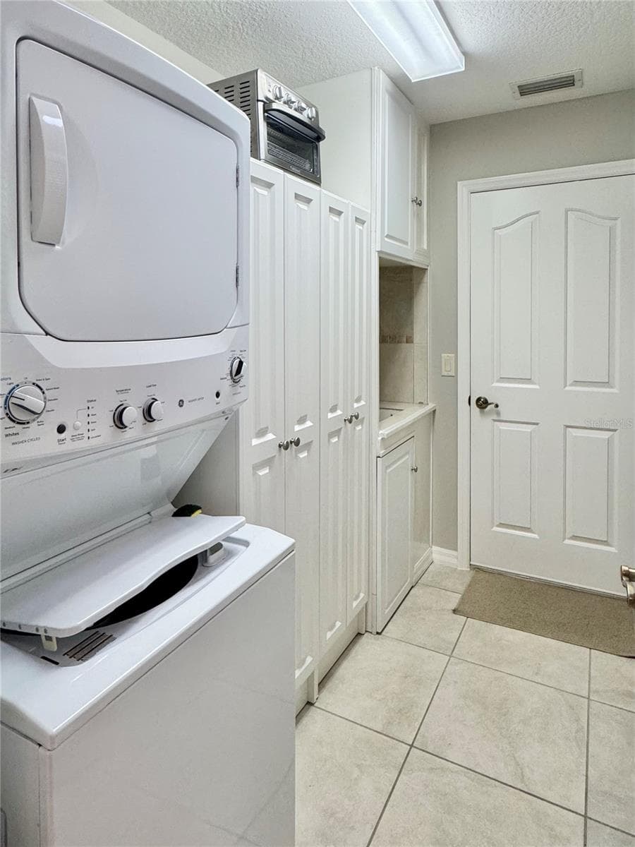 Single Family Residence at 1693 MOUNT CROGHAN TRL, THE VILLAGES, photo 14 of 33