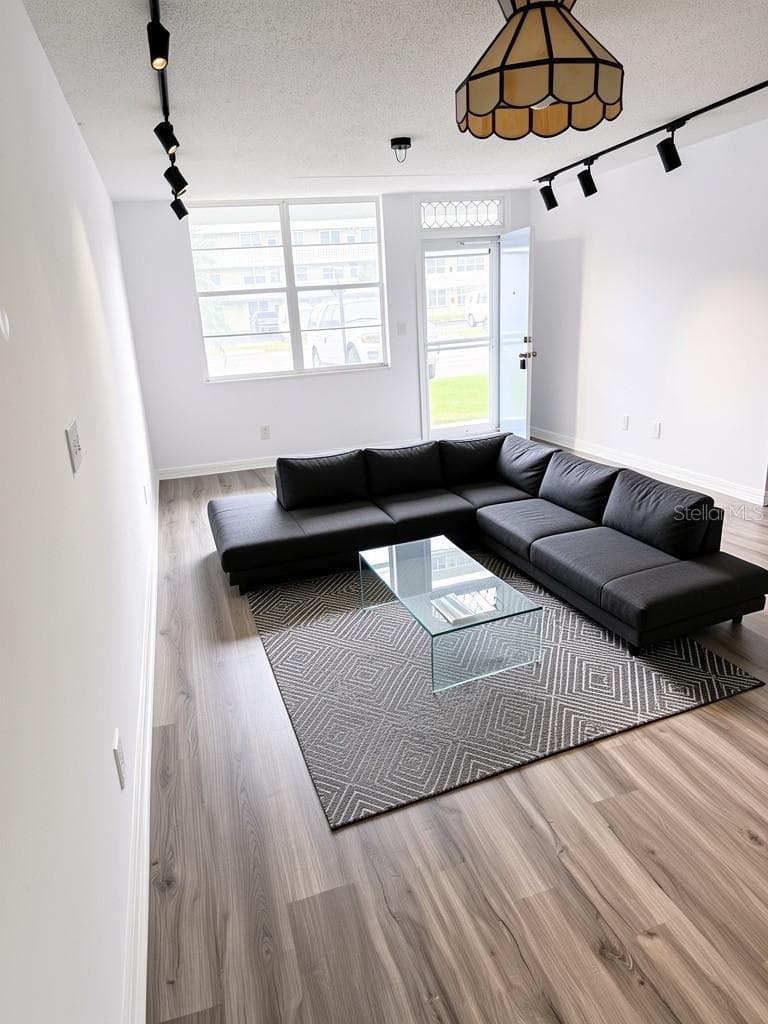 Virtual imaging - 4715 BAY ST NE #119, ST PETERSBURG