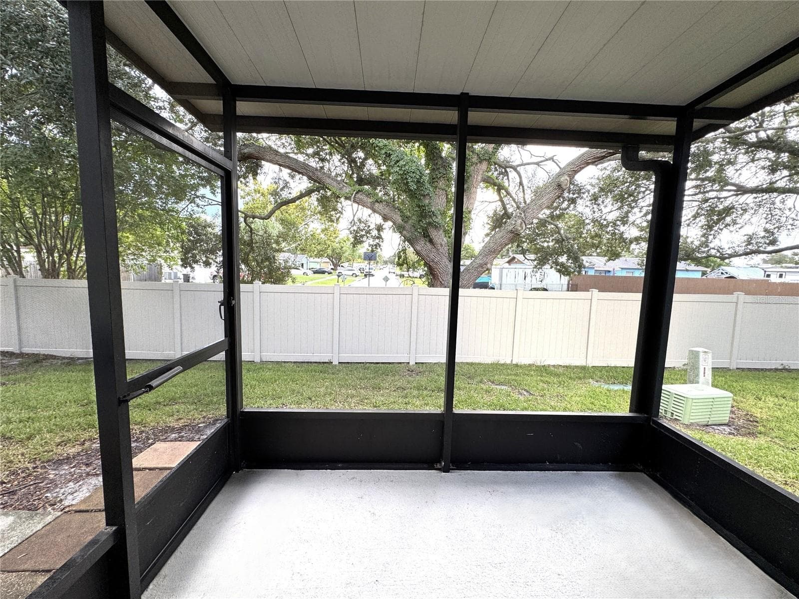 Townhouse at 6703 46TH LN N, PINELLAS PARK, photo 14 of 31