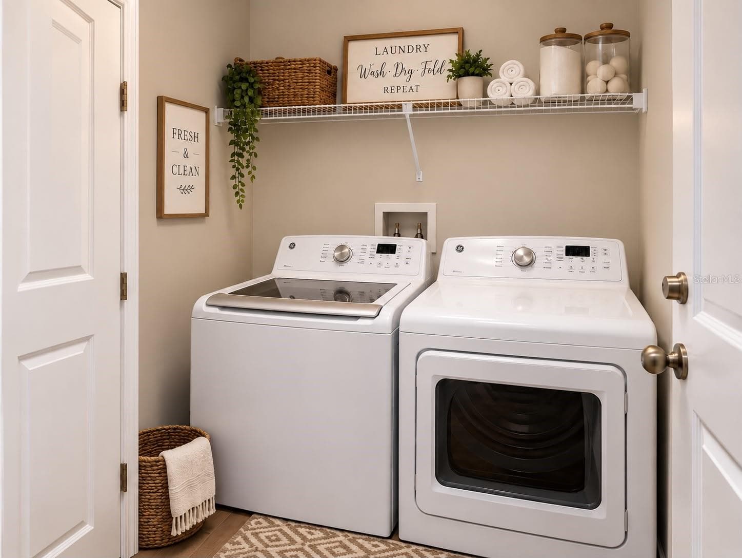1ST FLOOR LAUNDRY ROOM - 740 CHACALL LOOP, MOUNT DORA