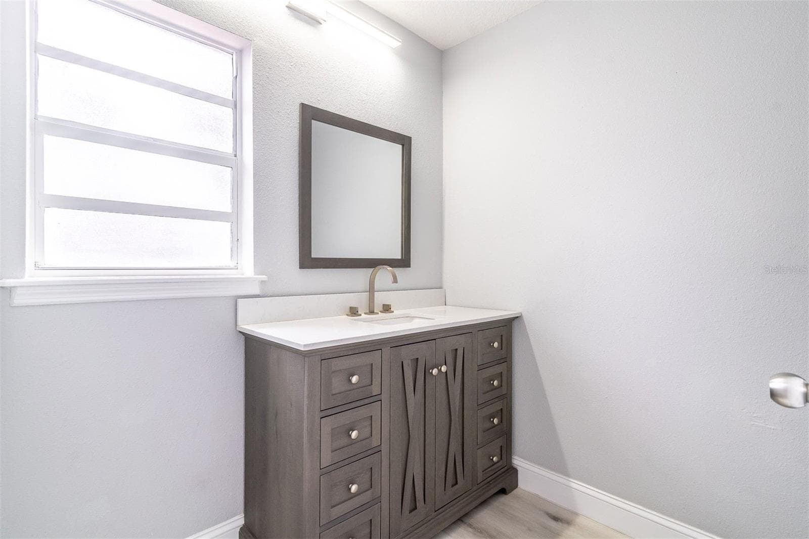Guest Hall Bath spacious with 48' vanity - 139 OLIVE TREE CIR, ALTAMONTE SPRINGS