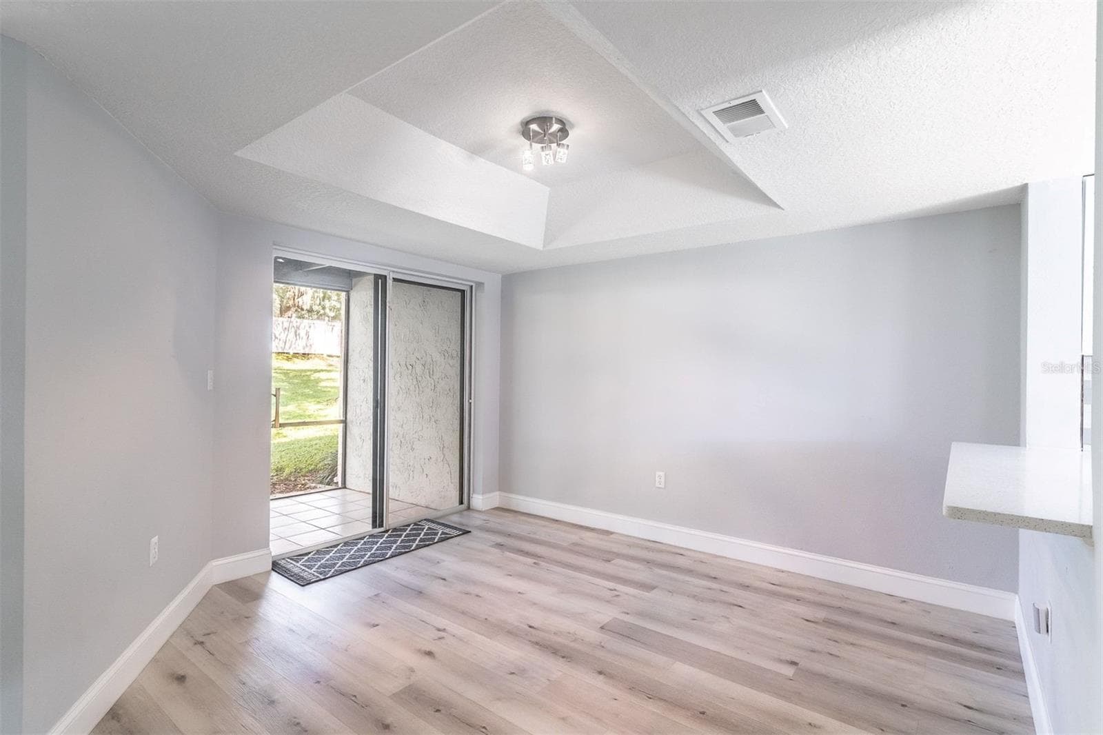 Dinning room with a tray ceiling - 139 OLIVE TREE CIR, ALTAMONTE SPRINGS
